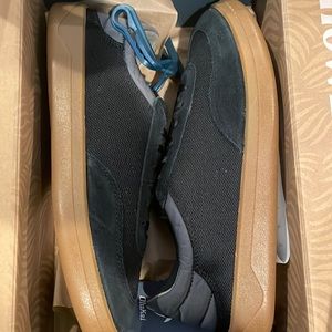 Men’s OluKai Black Punini Lace Up Sneakers size 10